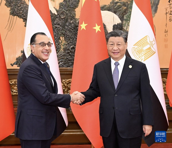 习近平会见埃及总理马德布利1.jpg